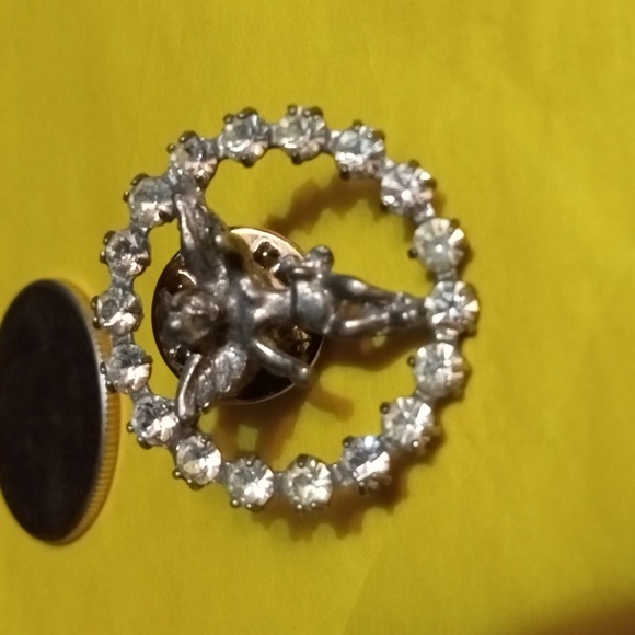 Angel rhinestone broach pin. (sku121) - Picture 2 of 4